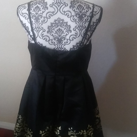 Ally black and gold dress - Picture 5 of 7